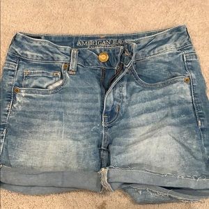 American Eagle light wash jean shorts size 6